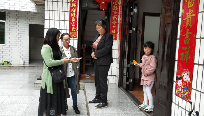 1588729861535705.jpg 走访入户残疾人家庭代办残疾证件.jpg