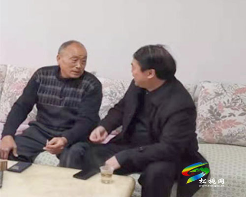 县人大常委会领导春节前走访慰问机关离退休老干部