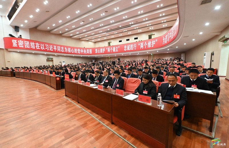 县十七届人大四次会议开幕