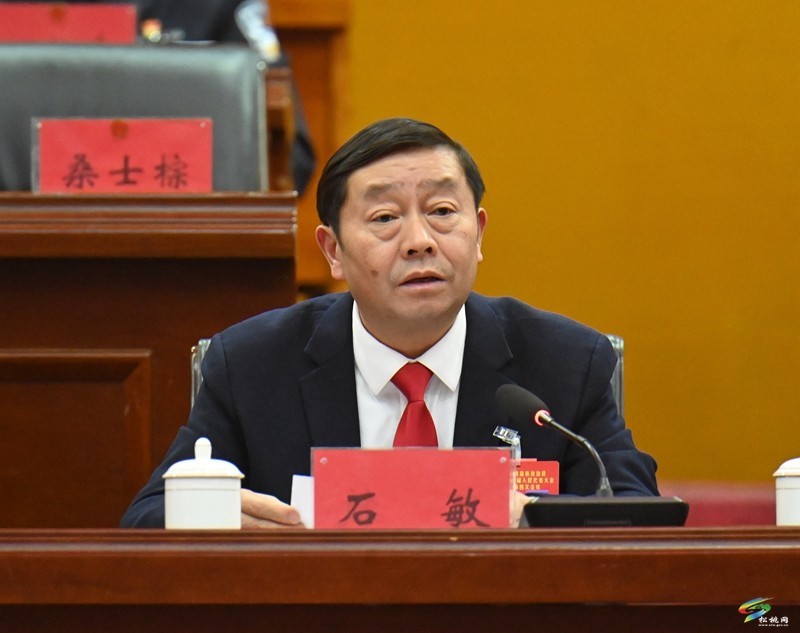 县十七届人大四次会议开幕